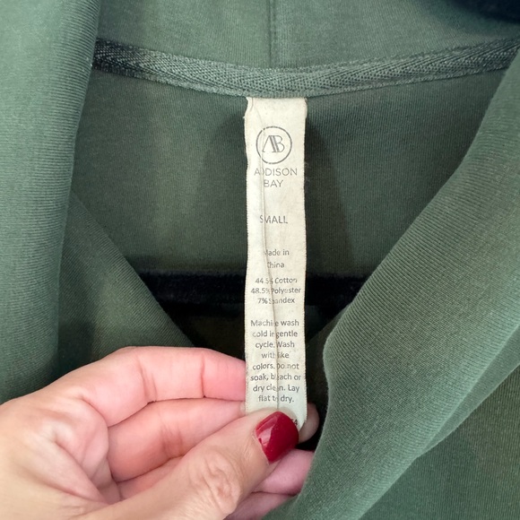 Addison Bay Sweatshirt - Picture 3 of 4